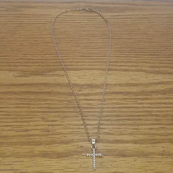 Cross necklace - Picture 1 of 4